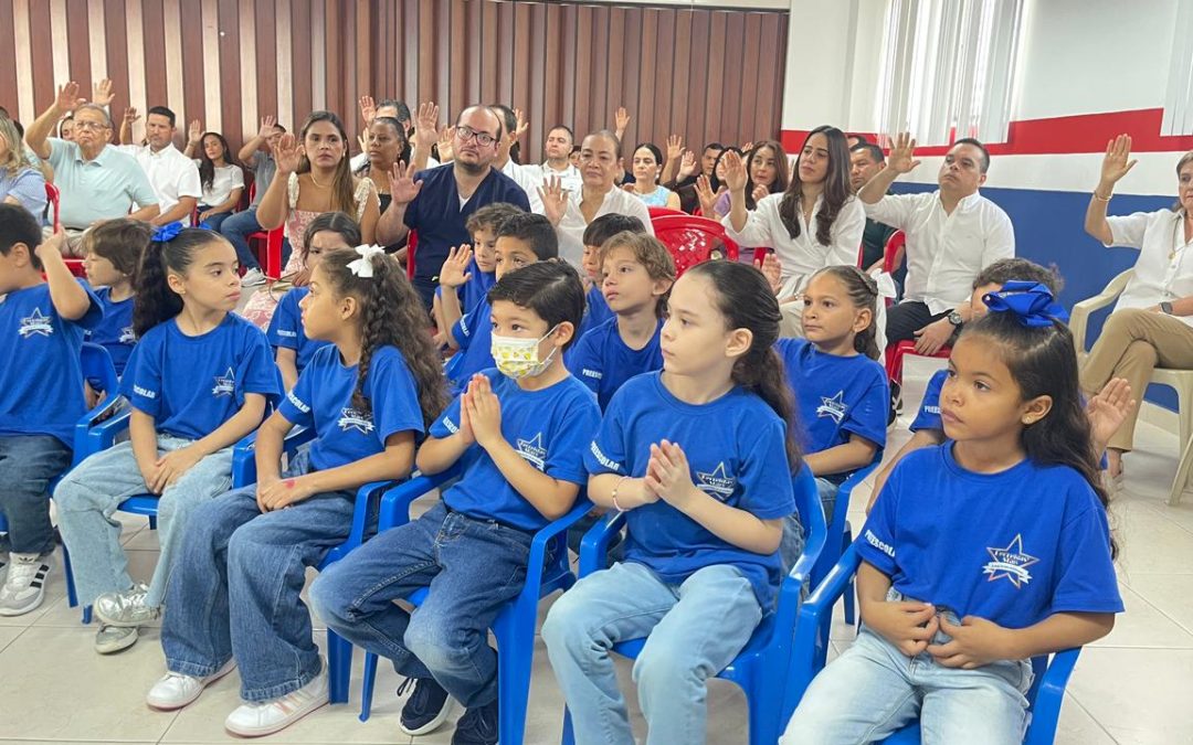 ENTREGA DE CAJAS A LOS ESTUDIANTES DE TRANSICIÓN